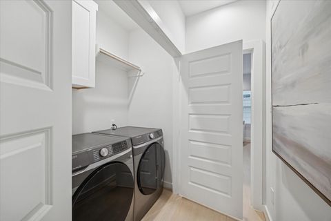 Tiny photo for 811 Thornton Road #B, Houston, TX 77018 (MLS # 13561988)