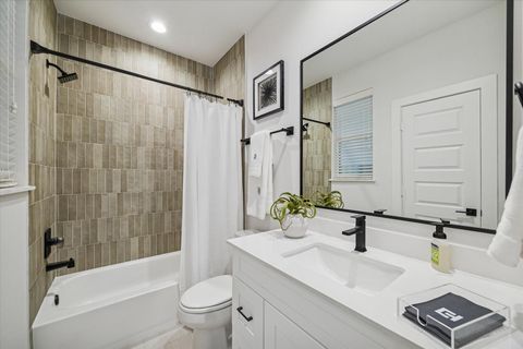 Tiny photo for 811 Thornton Road #B, Houston, TX 77018 (MLS # 13561988)