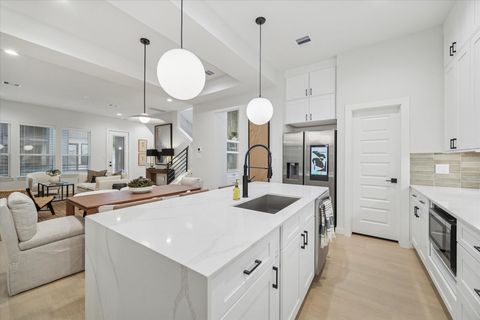 Tiny photo for 811 Thornton Road #B, Houston, TX 77018 (MLS # 13561988)