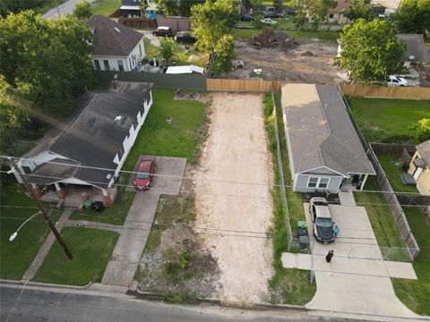 Photo of 2513 Sumpter Street, Houston, TX 77026 (MLS # 40005670)