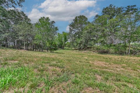 Vacant Land For Sale - 180 Sunny Day Dr Dr<br/> Caldwell County, Red Rock, TX 78662