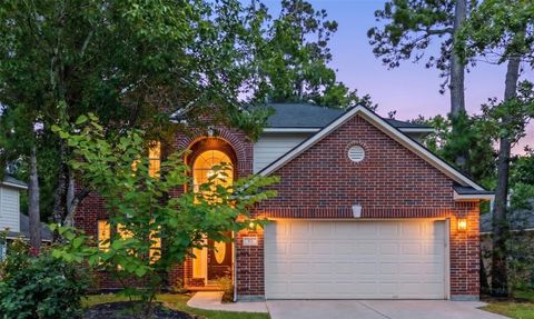 Photo of 43 N Queenscliff Circle, The Woodlands, TX 77382 (MLS # 87812038)