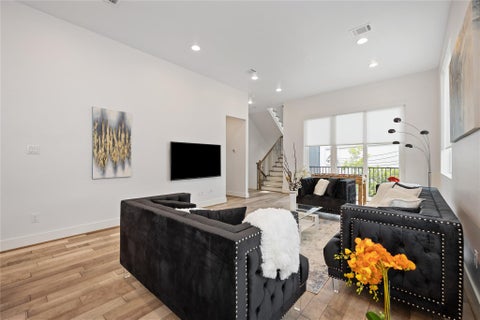 Photo of 5914 Val Verde Street, Houston, TX 77057 (MLS # 79664630)