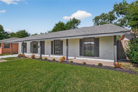 Tiny photo for 608 Lloyd Lane, Baytown, TX 77521 (MLS # 42111194)