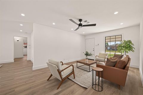 Tiny photo for 608 Lloyd Lane, Baytown, TX 77521 (MLS # 42111194)