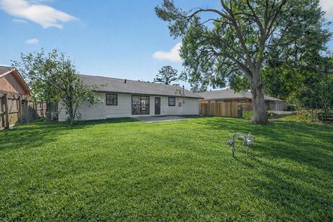 Tiny photo for 608 Lloyd Lane, Baytown, TX 77521 (MLS # 42111194)