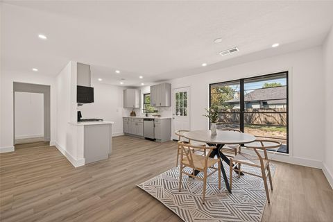 Tiny photo for 608 Lloyd Lane, Baytown, TX 77521 (MLS # 42111194)