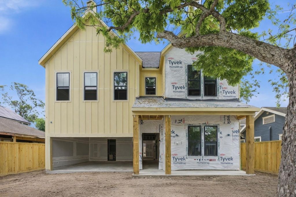 Photo of 212 E 24th Street, Houston, TX 77008 (MLS # 29120139)