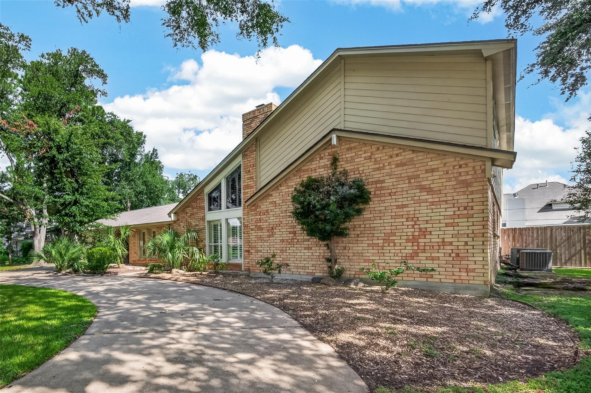5026 Mockingbird Lane