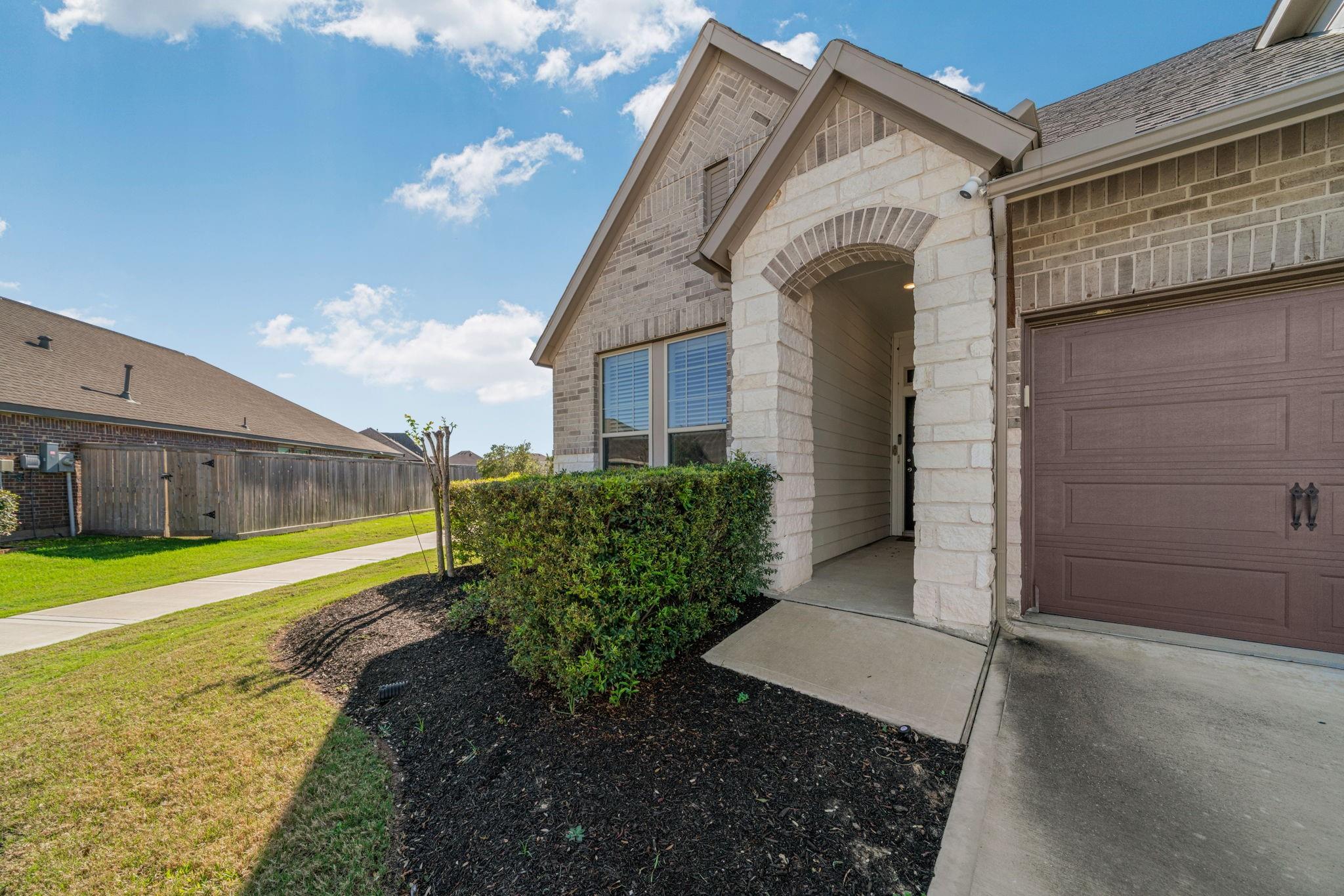 2831 Chestnut Oak Circle