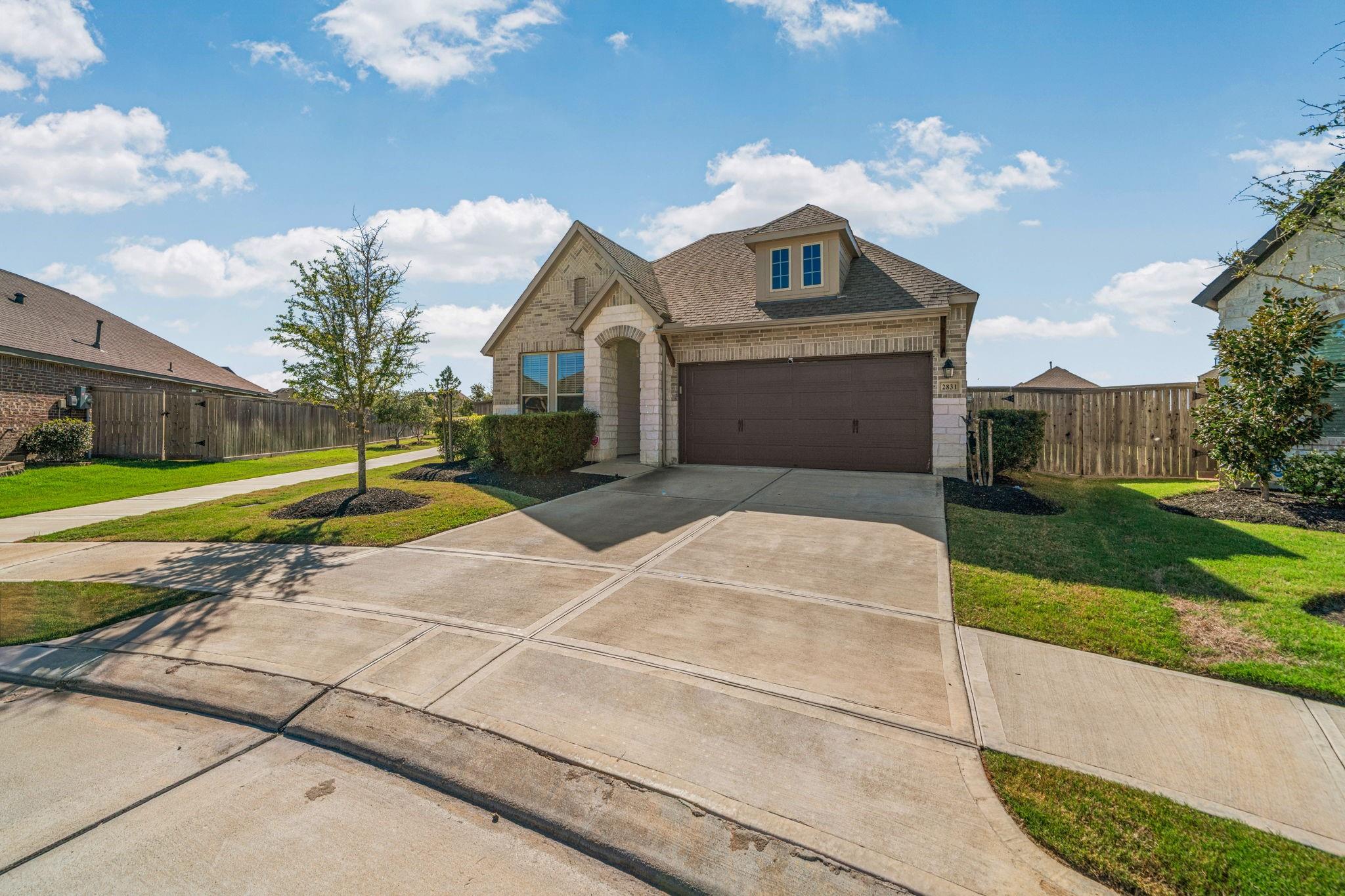 2831 Chestnut Oak Circle