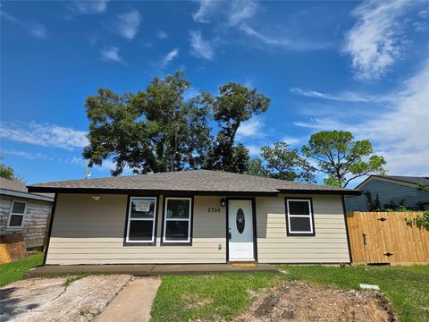 Photo of 2306 19th Avenue N, Texas City, TX 77590 (MLS # 38739123)