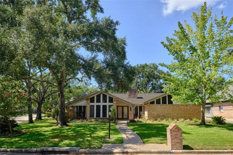 Photo of 5222 Westerham Place, Houston, TX 77069 (MLS # 46859787)