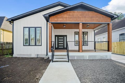 Photo of 2116 Everett Street, Houston, TX 77009 (MLS # 6083380) Photo of 2116 Everett Street, Houston, TX 77009 (MLS # 6083380)