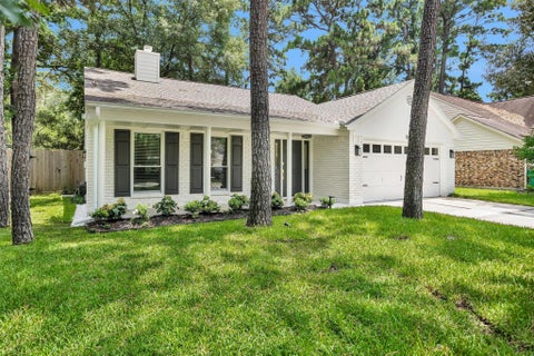 Photo of 147 E Pathfinders Circle, The Woodlands, TX 77381 (MLS # 65940130)