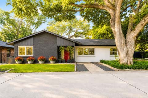Photo of 2302 Chimney Rock Road, Houston, TX 77056 (MLS # 14300281)