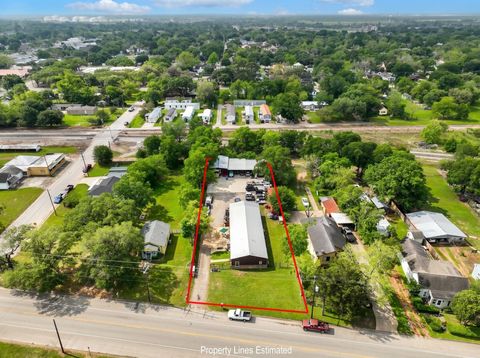 Photo of 518 Columbus Road, Sealy, TX 77474 (MLS # 51428409)