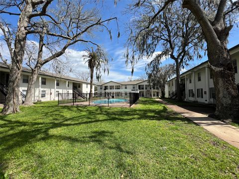 Photo of 500 Willow Drive #B4, Lake Jackson, TX 77566 (MLS # 66648930)