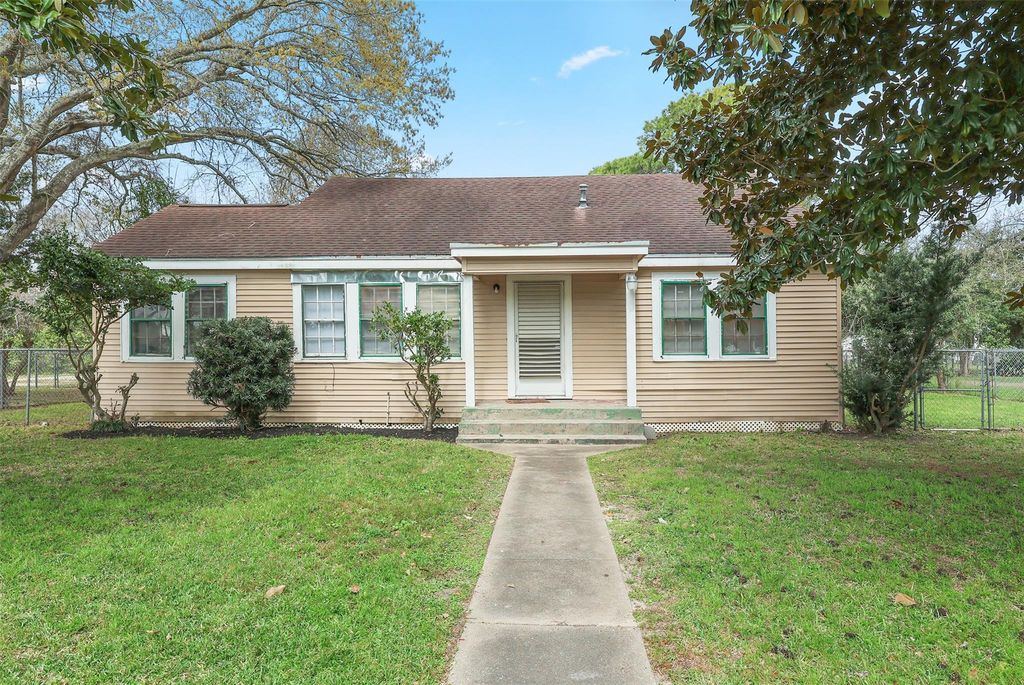 Photo of 630 Orange Street, La Marque, TX 77568 (MLS # 76252573)