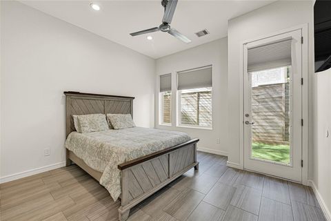 Tiny photo for 707 W Clay St, Houston, TX 77019 (MLS # 75321581)