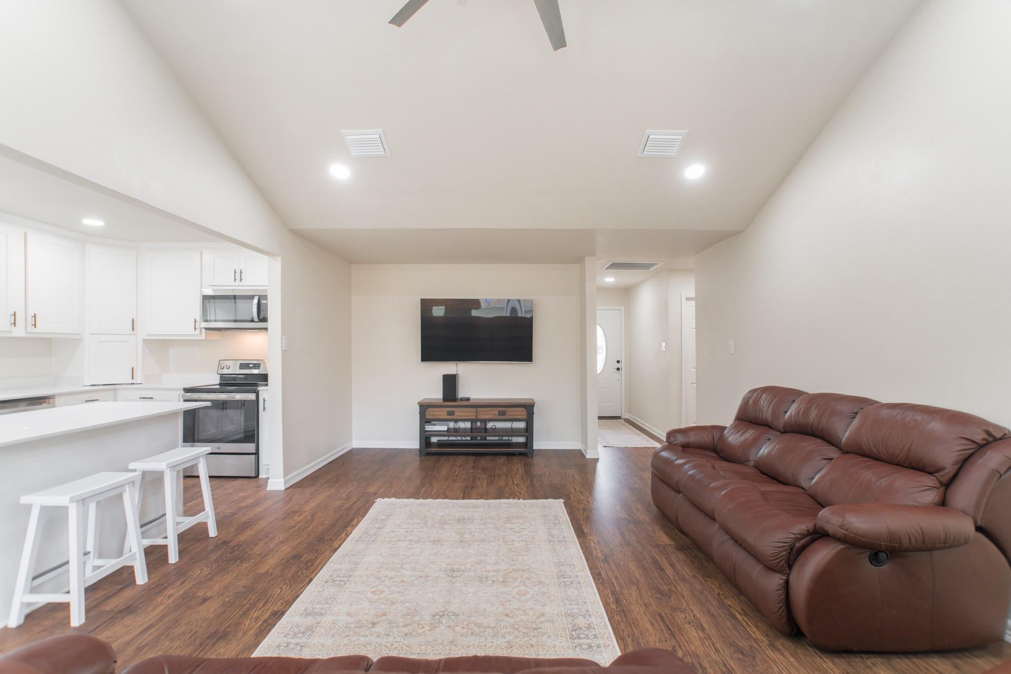 4913 Deerwood Circle