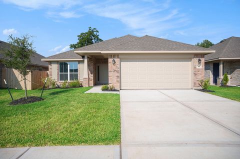 Photo of 408 Bryan Way, Angleton, TX 77515 (MLS # 4428890)