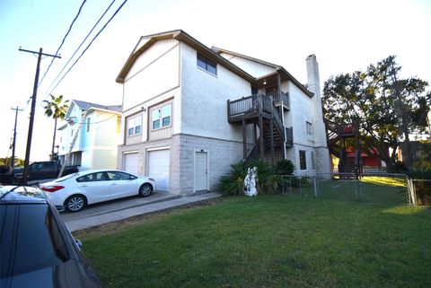 Photo of 82 Harbor Lane, Kemah, TX 77565 (MLS # 19852509)