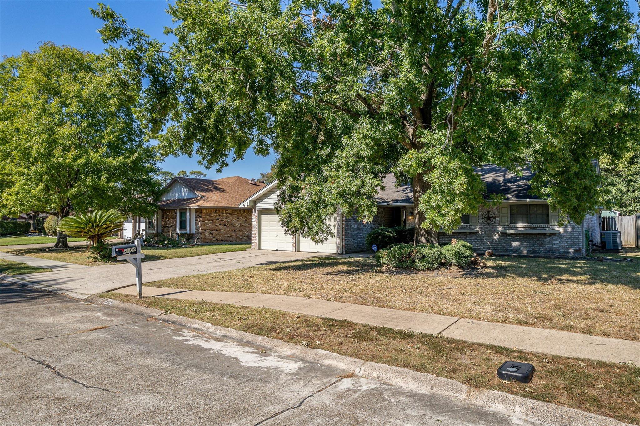 3504 Kingsway Drive