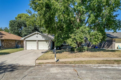 Photo of 3504 Kingsway Drive, Baytown, TX 77521 (MLS # 48851235)
