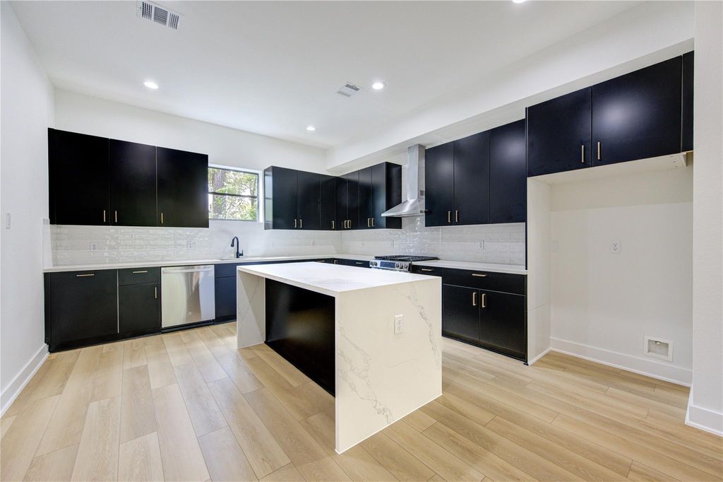 Photo of 4531 Creekmont Drive, Houston, TX 77091 (MLS # 59891187)