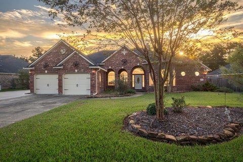 Homes For Sale - 32510 Riverwood Drive<br/> Magnolia, TX 77354