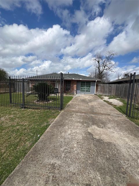 Photo of 3613 Sparrow Street, Houston, TX 77051 (MLS # 13408484)