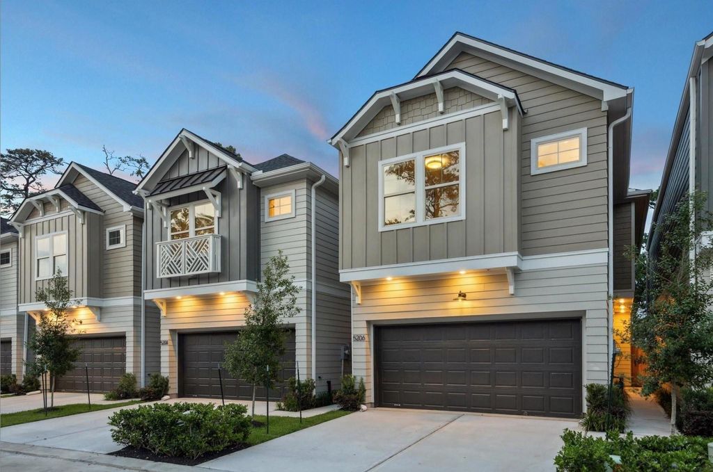 Photo of 5205 Amber Sunrise Drive Dr, Houston, TX 77018 (MLS # 46262114)