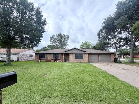Photo of 407 Ash Street, El Campo, TX 77437 (MLS # 10030523)