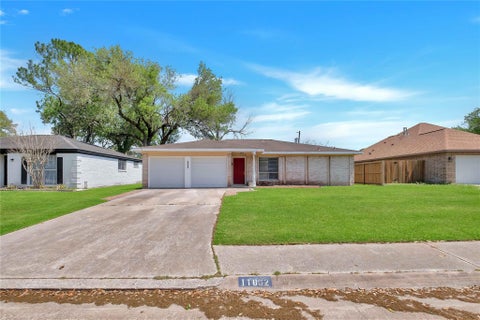 Photo of 11862 S Evelyn Circle, Houston, TX 77071 (MLS # 12664962)