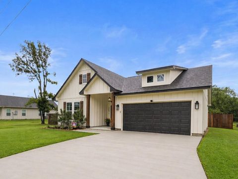 Photo of 125 Ellis Lane, West Columbia, TX 77486 (MLS # 96980139)
