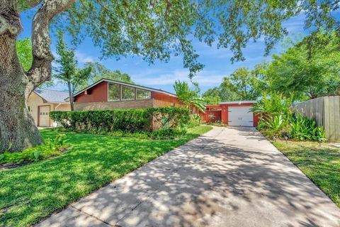 Photo of 3 Maple Lane, Galveston, TX 77551 (MLS # 41387836)