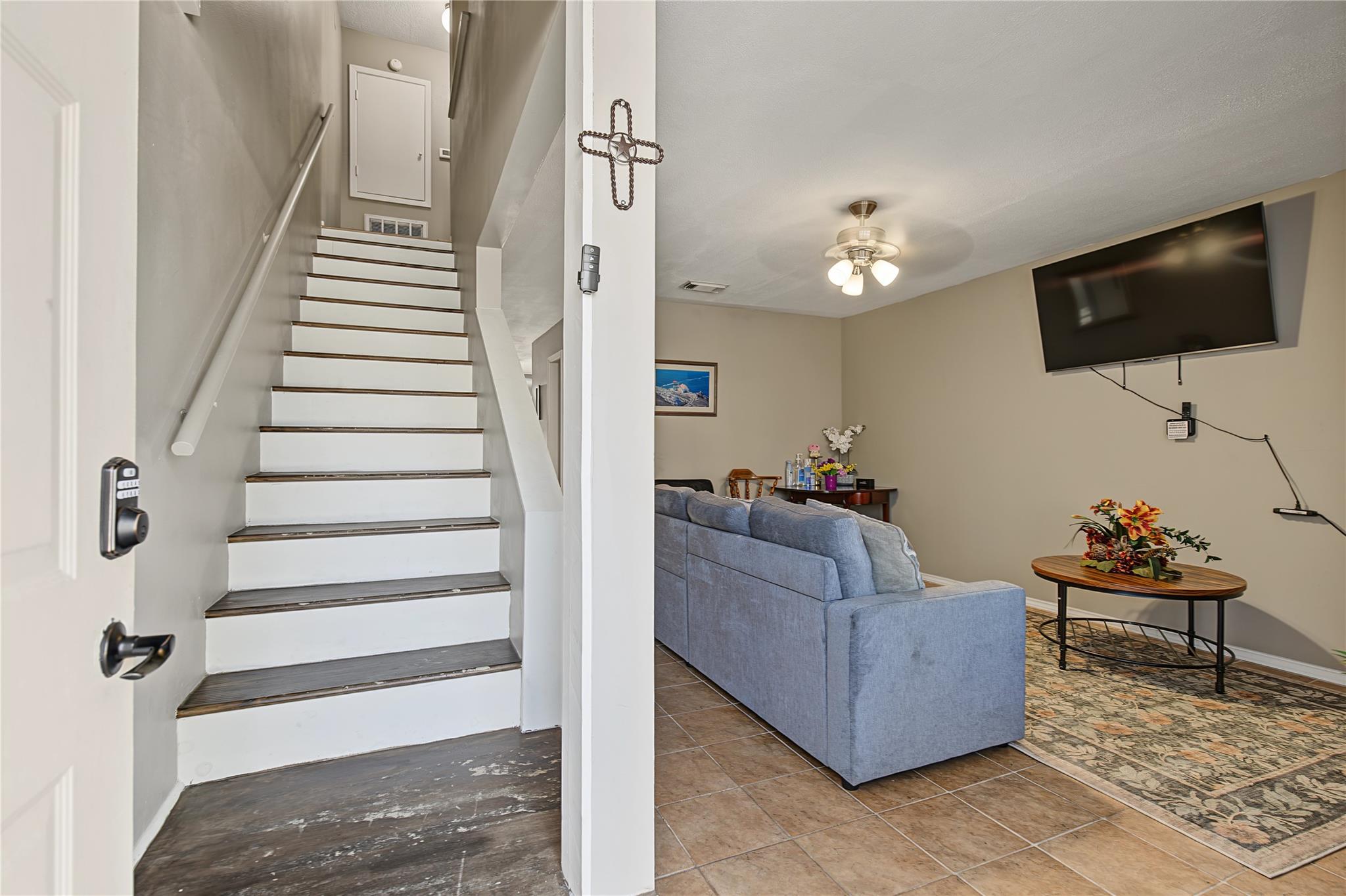 2521 Crosstimbers Street H1
