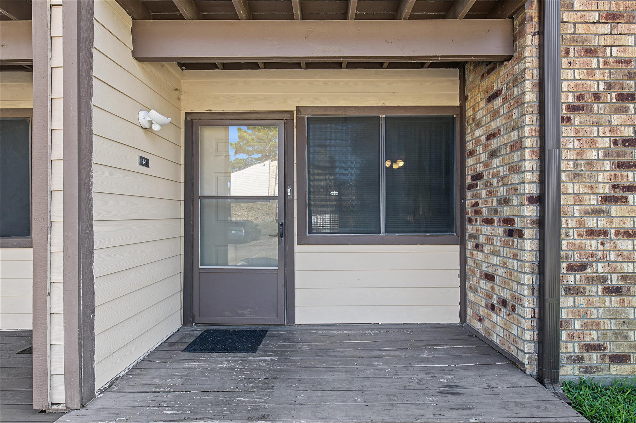 2521 Crosstimbers Street H1