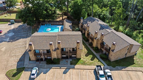 Photo of 2521 Crosstimbers Street #H1, Huntsville, TX 77320 (MLS # 70293567)