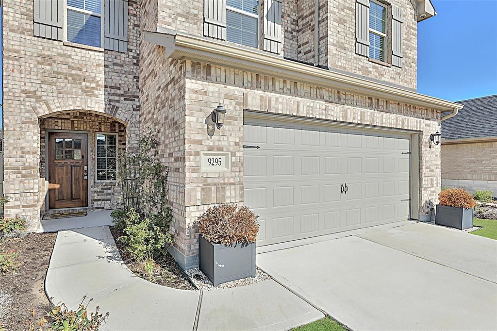 Photo of 9295 Inland Leather Lane, Conroe, TX 77385 (MLS # 22306143)