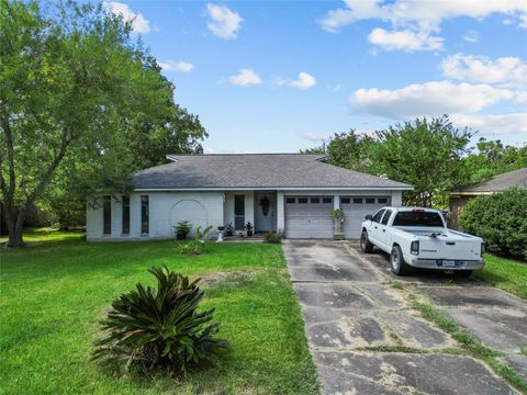 Photo of 510 Portage Lane, Friendswood, TX 77546 (MLS # 81135098) Photo of 510 Portage Lane, Friendswood, TX 77546 (MLS # 81135098)