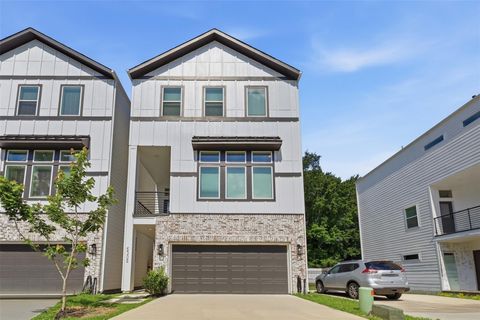 Photo of 5305 Donovan Gardens Lane, Houston, TX 77091 (MLS # 42561900)
