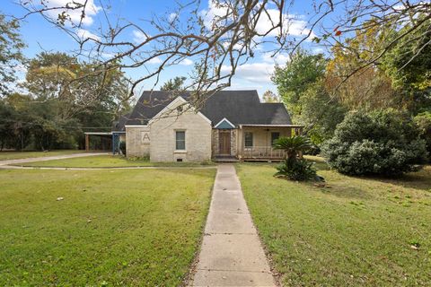 Photo of 301 N Pine Street, Woodville, TX 75979 (MLS # 77558184)