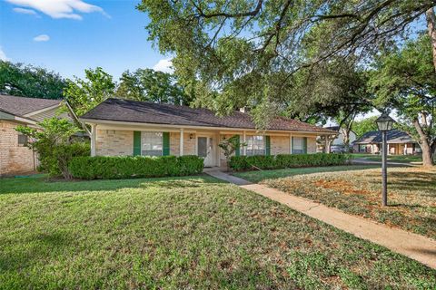 Photo of 9602 S Petersham Drive, Houston, TX 77031 (MLS # 2287555)