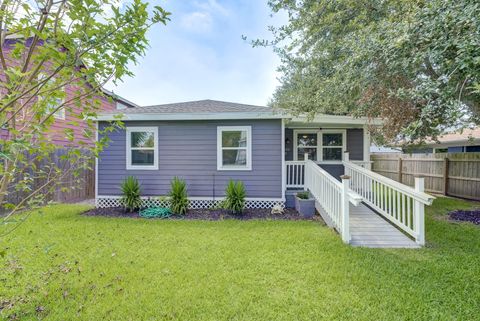 Photo of 5523 Avenue O, Galveston, TX 77551 (MLS # 42028893)