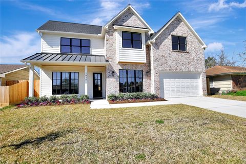 Photo of 1825 Huge Oaks Street, Houston, TX 77055 (MLS # 77714205)