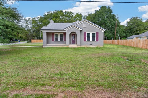 Photo of 1000 E Bowie Avenue, Crockett, TX 75835 (MLS # 94258813)