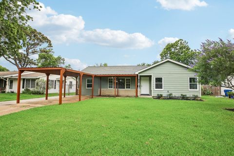 Photo of 616 20th Avenue N, Texas City, TX 77590 (MLS # 44919785)