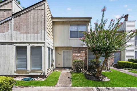 Townhouse For Rent - 7866 Green Lawn Drive #7866<br/> Houston, TX 77088